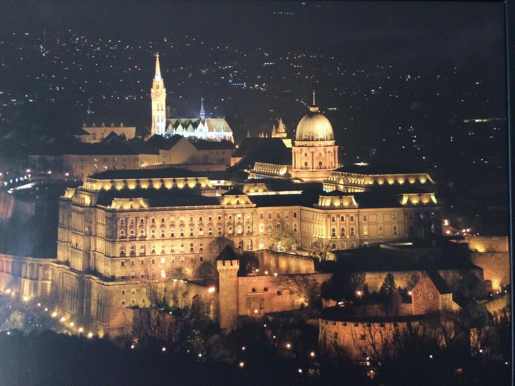 írisz * Budapesta