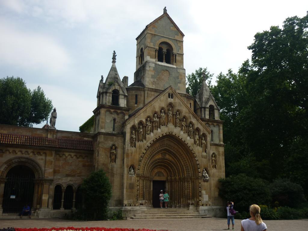 írisz * Budapesta